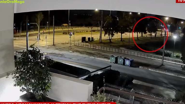 Νέο θανατηφόρο τροχαίο μετά από κόντρες στην παραλιακή: Αυτοκίνητο προσέκρουσε σε κολώνα - Νεκρός 21χρονος [βίντεο ντοκουμέντο]