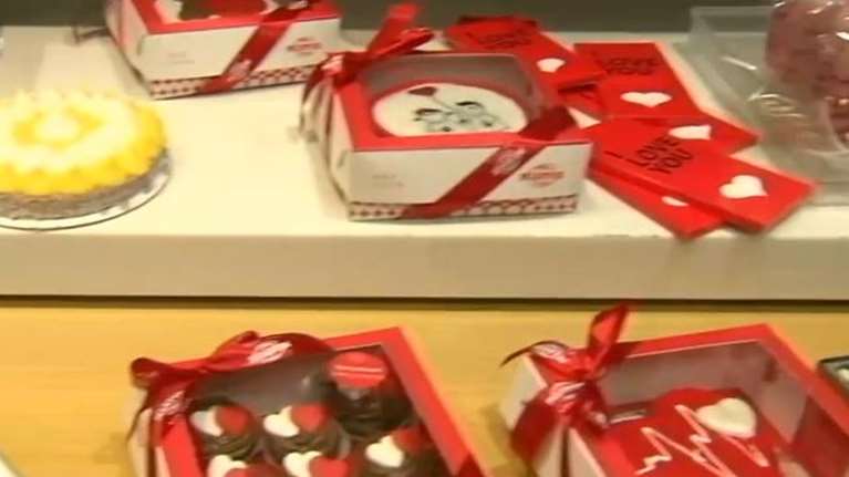 Ζαχαροπλαστείο πουλά... anti-valentines γλυκά - Για χωρισμένους και ελεύθερους [βίντεο]