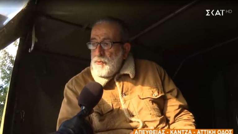Ξεσπά 75χρονος εγκλωβισμένος στην Αττική Οδό: "Δεν μπορώ, τρέμω, θα μείνω" - Σώθηκε με παρέμβαση του... ΣΚΑΪ