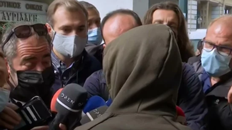 Ανατροπή με την καταδίωξη στο Πέραμα: Παραδόθηκε ο 16χρονος Ρομά που αναζητούνταν - &quot;Εγώ οδηγούσα&quot;, λέει