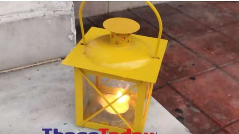 Δολοφονία 19χρονου: Με ένα κίτρινο φαναράκι στο σημείο του εγκλήματος του είπαν &quot;αντίο&quot; οι φίλοι του [εικόνες - βιντεο]