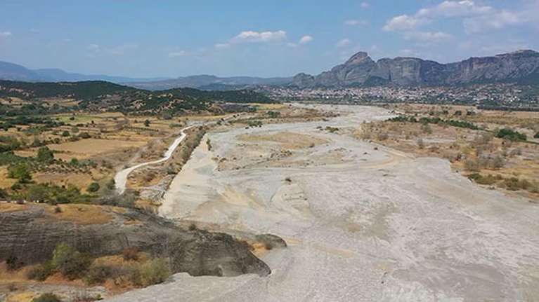 Ο Πηνειός μια απέραντη έρημος 25 χλμ - Εχει στερέψει από νερό - Δραματική έκκληση των αρχών [εικόνες - βίντεο]