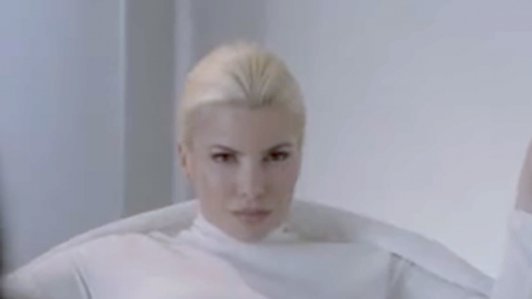 Αντελίνα Βαρθακούρη αλά Σάρον Στόουν στο &quot;Βασικό Ενστικτο&quot;- Δείτε το βίντεο