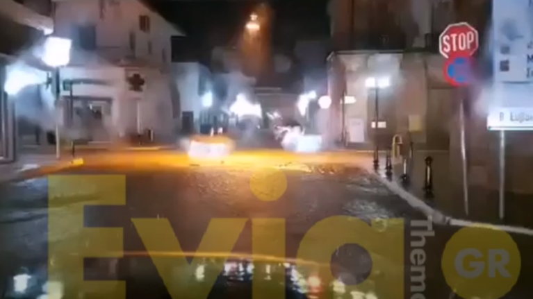 Κακοκαιρία &quot;Θάλεια&quot;: Δύο νεκροί και σοβαρά προβλήματα στην Εύβοια-Πλημμύρισαν δρόμοι και σπίτια, εγκλωβίστηκαν οδηγοί [βίντεο]