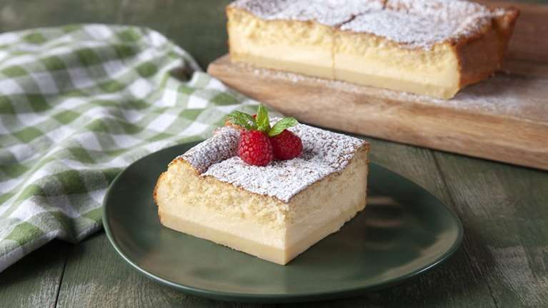 Magic cake από τον Ακη Πετρετζίκη - Πανεύκολο, δεν χρειάζεται καν μίξερ