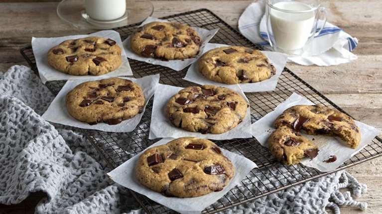 Ακης Πετρετζίκης: Γρήγορα και εύκολα soft cookies - Τέλειο συνοδευτικό για καφέ, γάλα