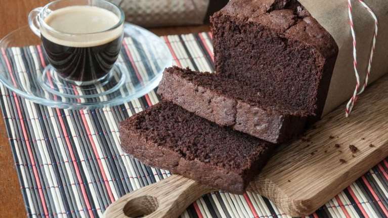 Ακης Πετρετζίκης: Το απόλυτο κέικ σοκολάτας - Ετοιμο στο πι και φι, τέλεια γεύση