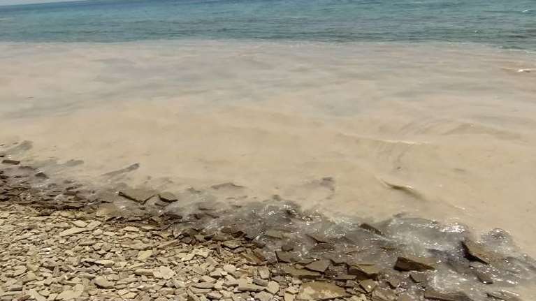 Εφτασε στη Λήμνο η θαλάσσια βλέννα του Μαρμαρά - Σάρωσε την Ιμβρο [εικόνες - βίντεο]