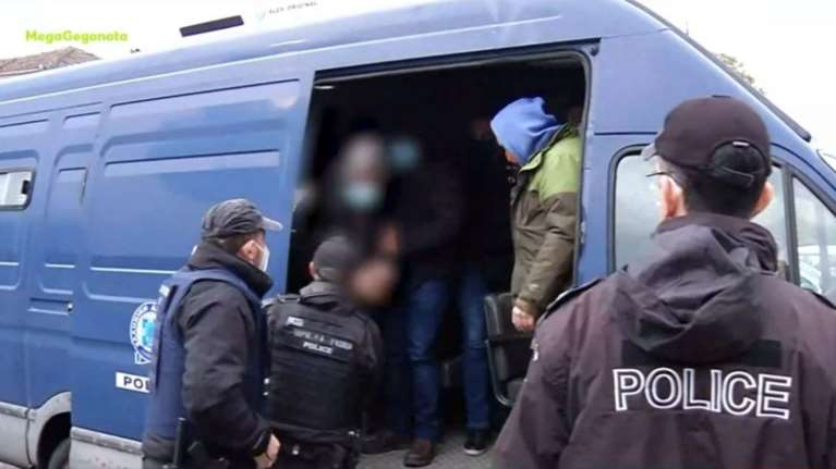 Ο Διευθυντής Γυμνασίου για &quot;Θεματοφύλακες&quot;: Δεχόμασταν απειλές για τη ζωή μας, μας έλεγαν ότι θα μας κρεμάσουν ανάποδα