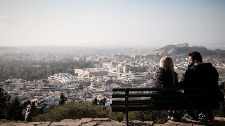 Καιρός: &quot;Κοκτέιλ&quot; σκόνης, βροχών και υψηλών θερμοκρασιών σήμερα