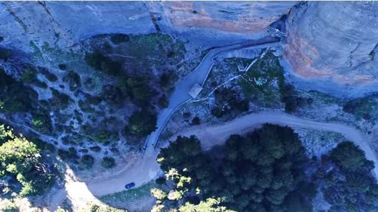 Άγνωστη Ελλάδα: Τα &quot;Μετέωρα&quot; της Κορινθίας με τα λεία, κάθετα βράχια και τη σκοτεινή ιστορία [βίντεο]