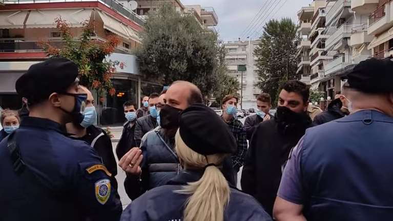 ΕΠΑΛ Σταυρούπολης: &quot;Φρούριο&quot; η περιοχή - Ενταση μεταξύ αστυνομικών και συνδικαλιστών εκπαιδευτικών