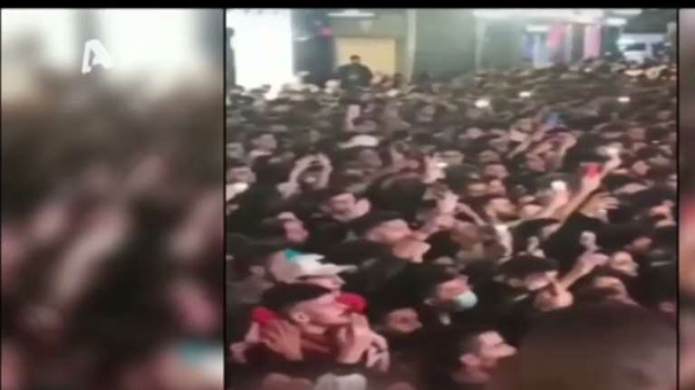 Πατείς με πατώ σε στην Ερμού σε εγκαίνια που τραγούδησε ο τράπερ Light - Χωρίς μάσκες και αποστάσεις [Βίντεο]