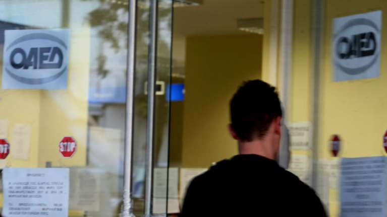 Eurostat: Ένας στους τρεις νέους Έλληνες 19-25 ετών είναι άνεργος