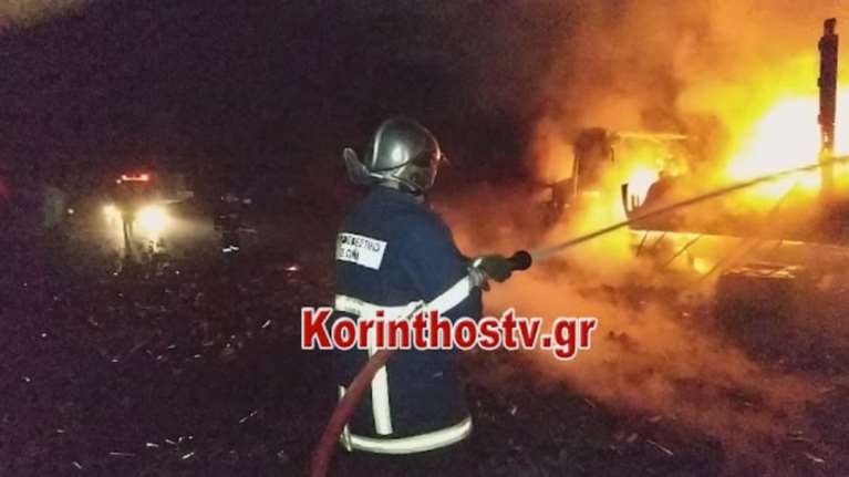 Φωτιά σε νταλίκα εν κινήσει στην παλαιά ΕΟ Αθηνών-Κορίνθου - Διεκόπη η κυκλοφορία [βίντεο]