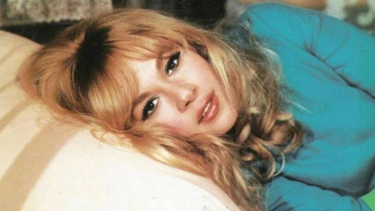 Αλίκη Βουγιουκλάκη: Η ρετρό χριστουγεννιάτικη φωτό με το αυτόγραφο που βλέπουμε πρώτη φορά