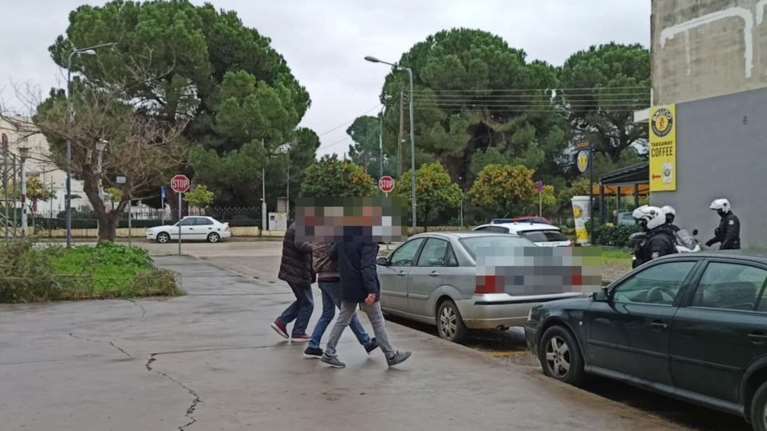 Έγκλημα στο Χαλκιόπουλο: Οι τρεις κατηγορούμενοι αρνούνται τα πάντα, κάνουν λόγο για ...&quot;παρεξήγηση&quot;