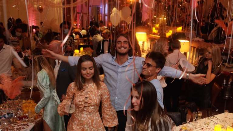 Ο Τσιτσιπάς ξαναχτυπά για το πάρτι στο Ντουμπάι: Δεν παραβίασα κανέναν κανόνα - Ο κόσμος με ζηλεύει