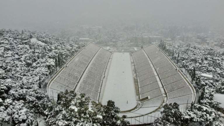 Χιονισμένη Αθήνα: Οι εντυπωσιακές φωτογραφίες του δημοσιογράφου Μανώλη Σαλούρου από drone