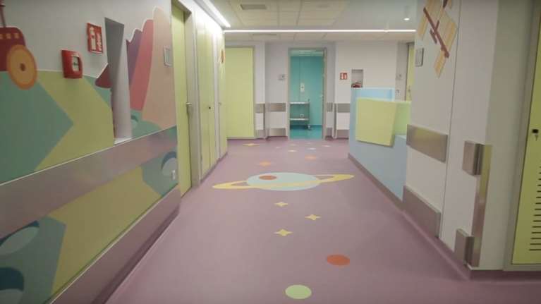 Αμετανόητοι αντιεμβολιαστές γονείς αφήνουν το 2χρονο παιδί τους να πεθάνει - Γιατί αρνούνται απαραίτητη μετάγγιση αίματος