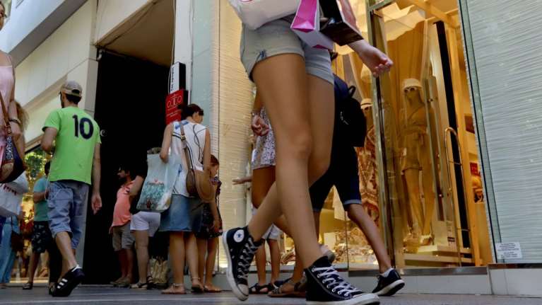 Πρεμιέρα σήμερα για τις θερινές εκπτώσεις - Ποια Κυριακή είναι ανοιχτά τα καταστήματα