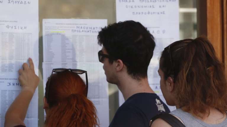 Πανελλήνιες- Αλλάζουν όλα για την εισαγωγή στα ΑΕΙ: Τέλος στους εισακτέους με λευκή κόλλα και στους &quot;αιώνιους φοιτητές&quot;