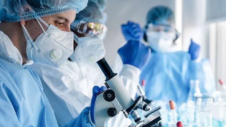 Η μόλυνση με μετάλλαξη Όμικρον προκαλεί ανοσία και στη Δέλτα, αλλά όχι το αντίστροφο - Τι λένε οι έρευνες