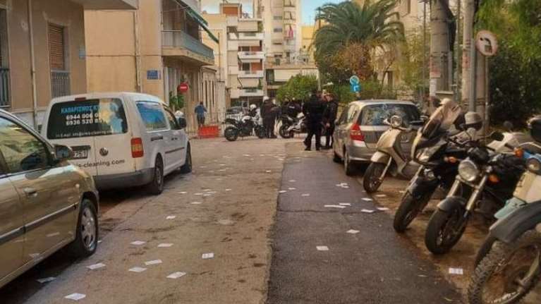 Συμπλοκή αντιεξουσιαστών και αστυνομικών στον Κολωνό - Τέσσερις τραυματίες από την ομάδα ΔΙΑΣ [εικόνες]