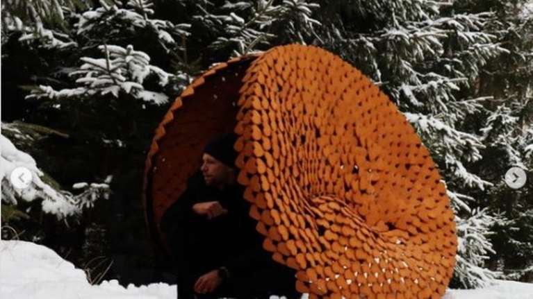 Χριστουγεννιάτικη βρώσιμη καλύβα από μπισκότα με πιπερόριζα