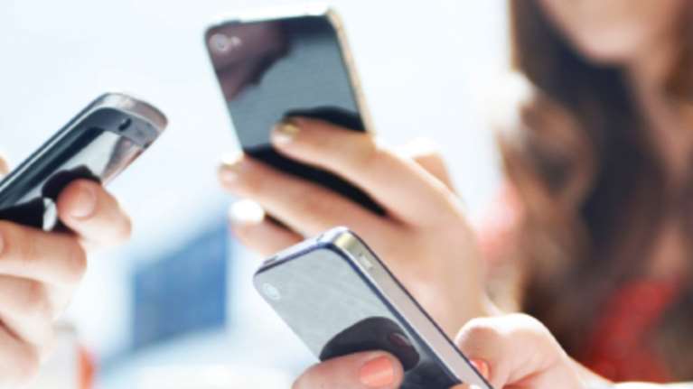 Ταυτότητα και δίπλωμα οδήγησης σύντομα στο κινητό μας - Ψηφιακά θα γίνεται και η ανανέωση