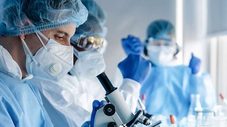 Κορονοϊός: Ελπίδες από το αντιικό χάπι της Merck που μειώνει στο μισό τον κίνδυνο νοσηλείας ή θανάτου