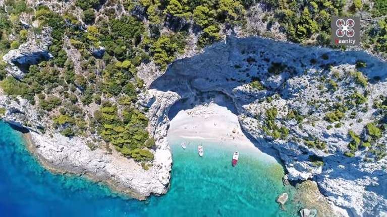 X-Beach: Η μαγευτική κρυφή παραλία που θυμίζει το "Ναυάγιο" - Μόλις μιάμιση ώρα από την Αθήνα