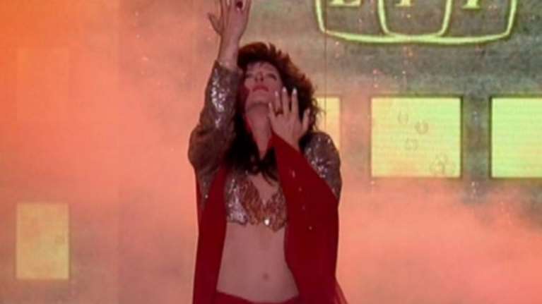 YFSF All Star: Ο Θανάσης Αλευράς επέστρεψε ως... Αννα Βίσση και αποθεώθηκε [βίντεο]