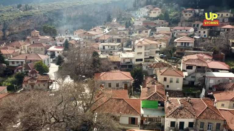 Τιθορέα: Το πανέμορφο χωριό του Φιλοποίμενα Φίνου με τη μαγική καλντέρα [βίντεο]