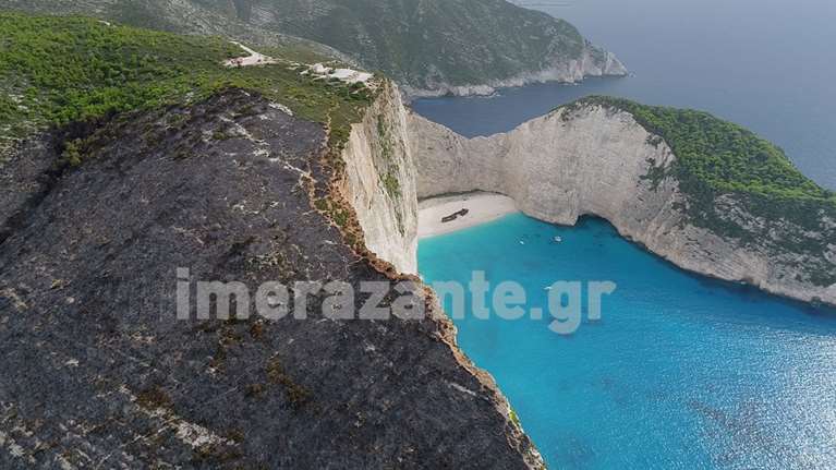 Ζάκυνθος: Συγκλονιστικές εικόνες πάνω από το Ναυάγιο - Στάχτη 1.500 στρέμματα [βίντεο]