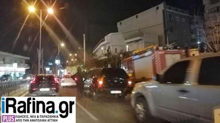 Παλλήνη: Ταμπουρώθηκε σπίτι του και κρατoύσε ομήρους την οικογένειά του- Επέμβαση των ΕΚΑΜ