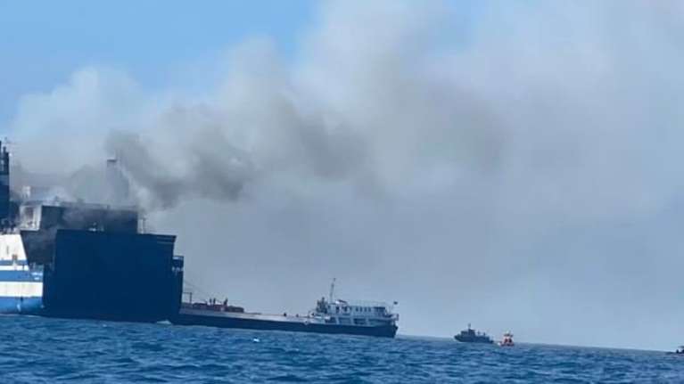 Φωτιά σε πλοίο στην Κέρκυρα: Τρεις Έλληνες μεταξύ των 12 αγνοουμένων - Επιχείρηση απεγκλωβισμού 2 ατόμων - Ταυτοποιήθηκαν 277