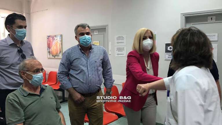 Καμπάνια Γεννηματά υπέρ του εμβολιασμού: &quot;Εμβολιαζόμαστε γιατί νοιαζόμαστε - Στηρίζουμε την υποχρεωτικότητα&quot; [εικόνες]