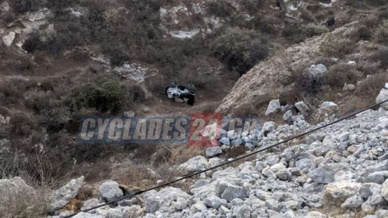 Σαντορίνη: Αγγλίδες τουρίστριες έπεσαν με &quot;γουρούνα&quot; σε γκρεμό 20 μέτρων [εικόνες]