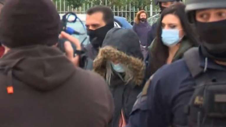 Ρούλα Πισπιρίγκου: Mε αποδοκιμασίες μεταφέρθηκε στις φυλακές Κορυδαλλού - Απομονωμένη σε ειδικό κελί