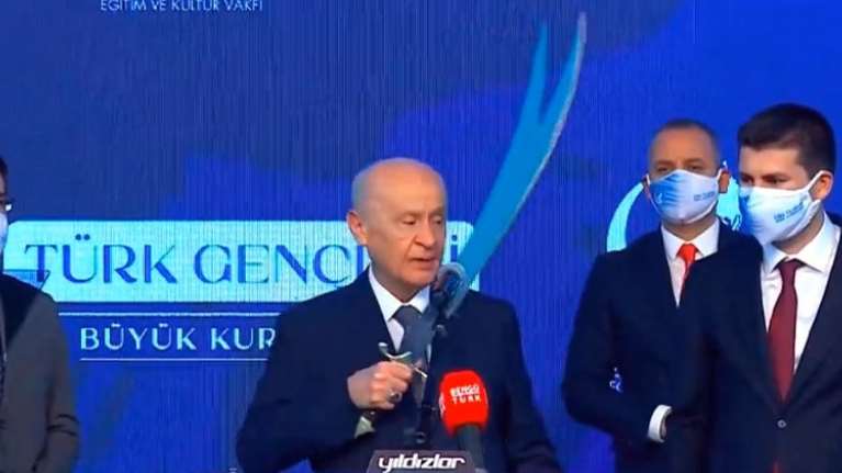 Τουρκία: Ο Μπαχτσελί έβγαλε... γιαταγάνι - &quot;Να έχετε στο χέρι το σπαθί σας&quot;