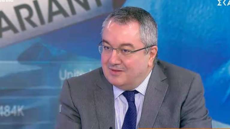 Μόσιαλος για υποχρεωτικό εμβολιασμό: &quot;Δεν θα μείνει μόνο στους 60+&quot; - Αναπόφευκτο αλλά έπρεπε να είχαν προηγηθεί θετικά μέτρα