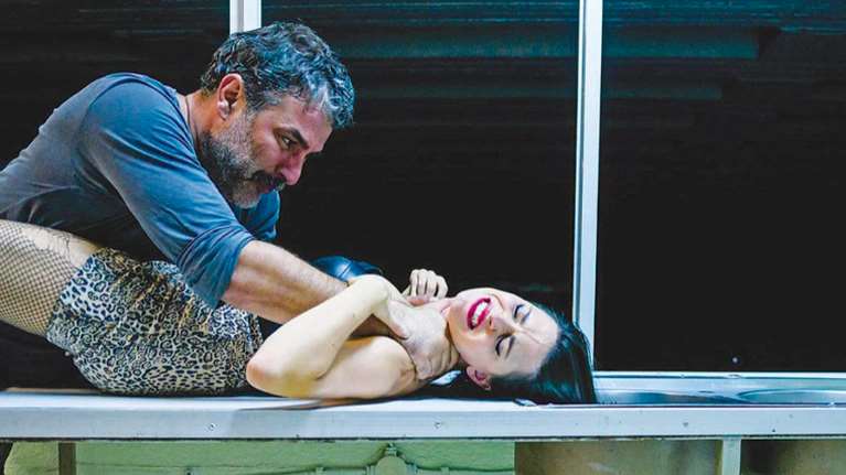 Μαίρη Μηνά: Εξηγεί γιατί αποχώρησε από την παράσταση &quot;Ανθρωποι και Ποντίκια&quot; του Μπισμπίκη