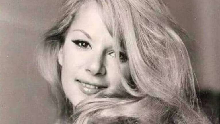 Η ευαίσθητη, κρυφή πλευρά της Αλίκης: Οι επισκέψεις σε ορφανοτροφεία και ιδρύματα με μαντήλι και γυαλιά [εικόνα]