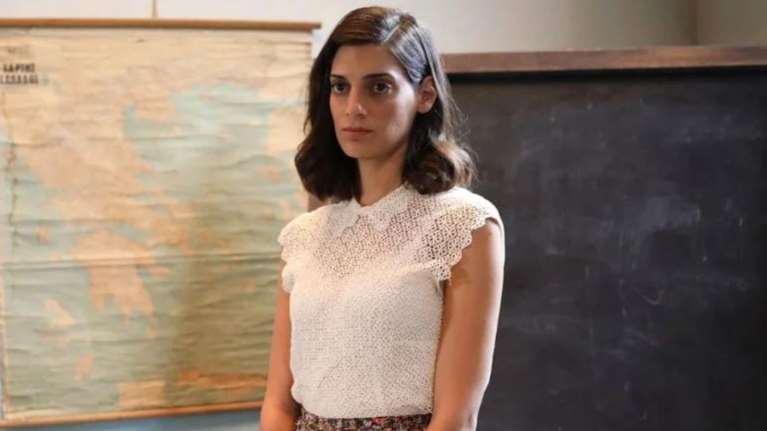 Αγριες Μέλισσες - Χριστίνα Χειλά-Φαμέλη: Το... διαφορετικό τέλος της Θεοδοσίας στην αγκαλιά άλλου άνδρα [βίντεο]