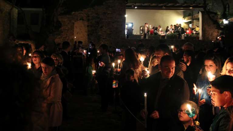 Πάσχα - Τα έθιμα των Δωδεκανήσων: Από τα γαλακτοκούλουρα της Αστυπάλαιας στις φωτοβολίδες και τα εκρηκτικά της Σύμης