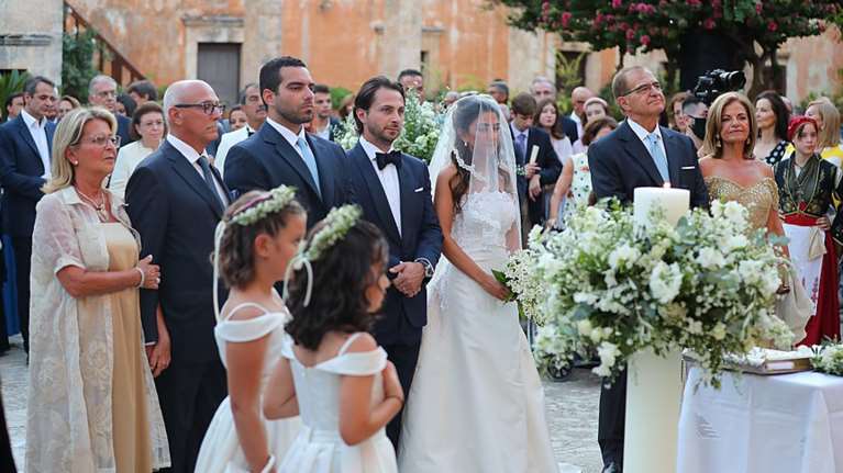 Χανιά: Κοσμικός γάμος παρουσία Μητσοτάκη, Μενδώνη και Θεοδωρικάκου [εικόνες - βίντεο]