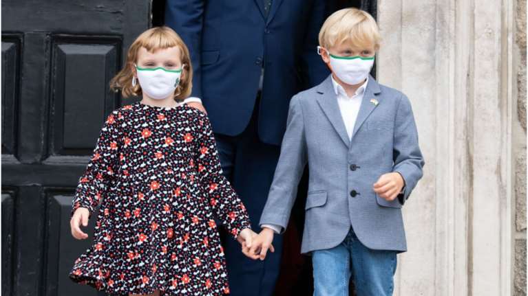 Tα πριγκιπόπουλα του Μονακό αναλαμβάνουν δράση: Η πρώτη βασιλική περιοδεία σε ξένη χώρα με στιλ και χάρη