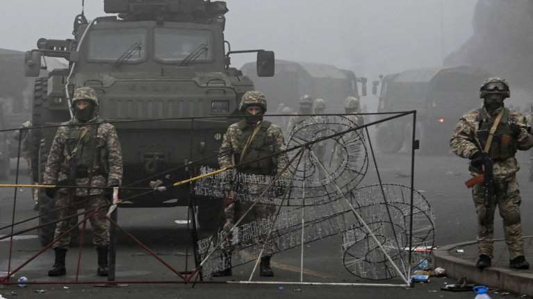 Χάος στο Καζακστάν με δεκάδες νεκρούς: Συνεχίζονται οι συγκρούσεις - Καταφθάνουν ρωσικά στρατεύματα [Βίντεο]
