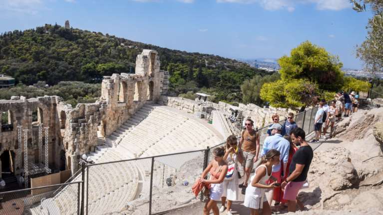 ΤτΕ: Αύξηση τουριστικής κίνησης 50% τον Ιούλιο σε σχέση με πέρυσι - Στο 30% του 2019 το επτάμηνο